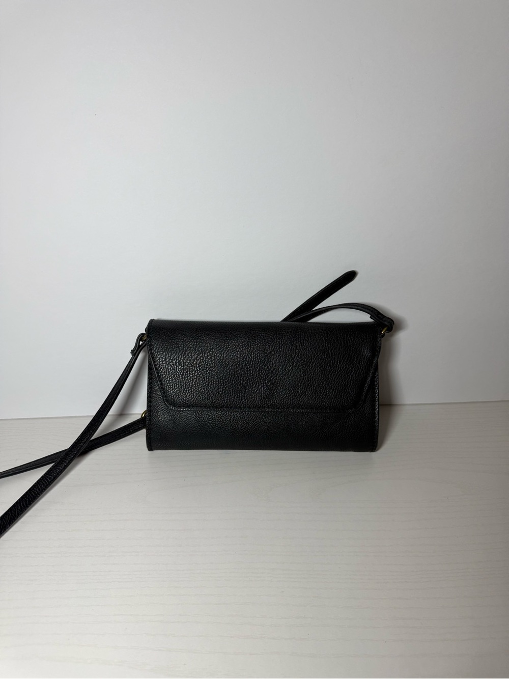 Minimalist Black Leather Crossbody Wallet - Unbranded